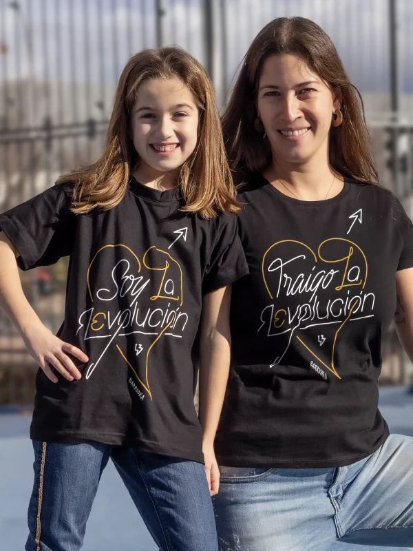 Camiseta "Traigo la Revolución" para Mamás y Papás