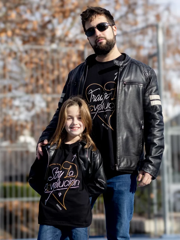 Camiseta "Traigo la Revolución" para Mamás y Papás