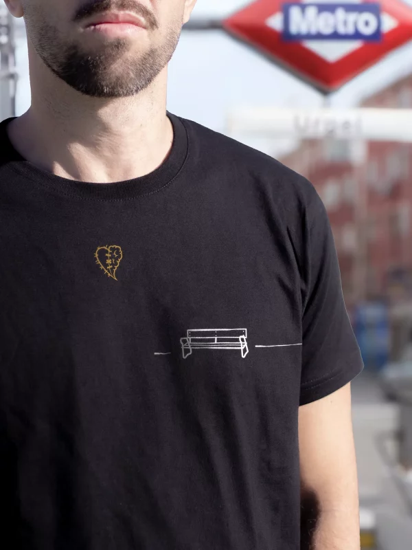 chico con camiseta de Banco y Farola parte delantera zoom Camiseta "Banco y Farola"