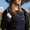 Camiseta "zapatillas colgadas"